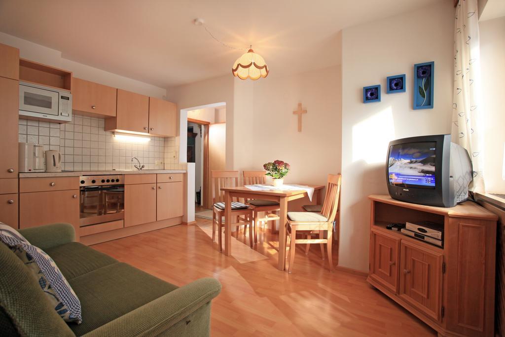 Ferienwohnung Gugghof Hopfgarten im Brixental Zimmer foto